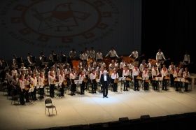В День Республики Марий Эл и День народного единства Всемарийский детский оркестр народных инструментов.
